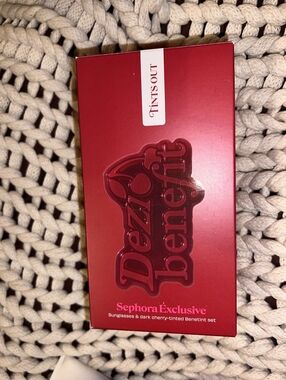 *LIMITED EDITION* *DISCONTINUED* Benefit Set With Tint And Sunglasses